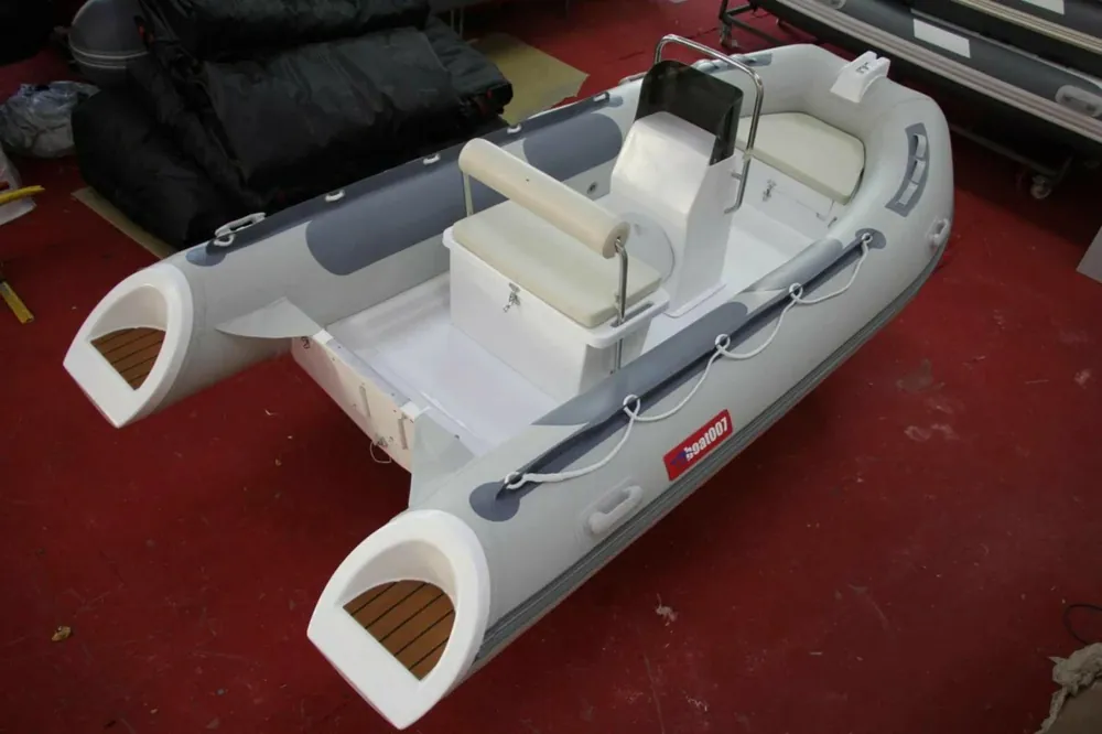 BOAT007 nafukovací člun RIB 390 Dokud Zásoby Vydrží