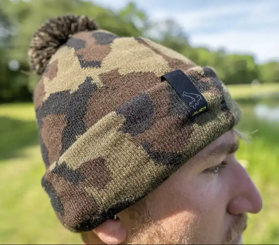 Aktuální Avid Carp Kulich Camo Bobble Hat AKCE
